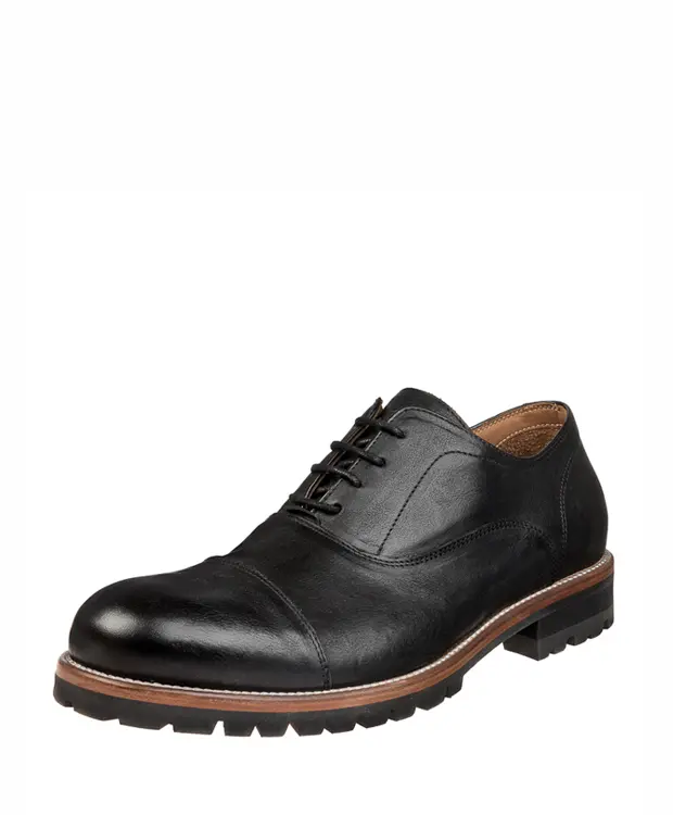 Dress shoe